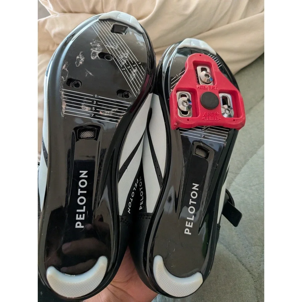 Peloton Cycling Shoes Mens Sz 6.5 Low Top Adjustable Hook & Loop Strap Black Red